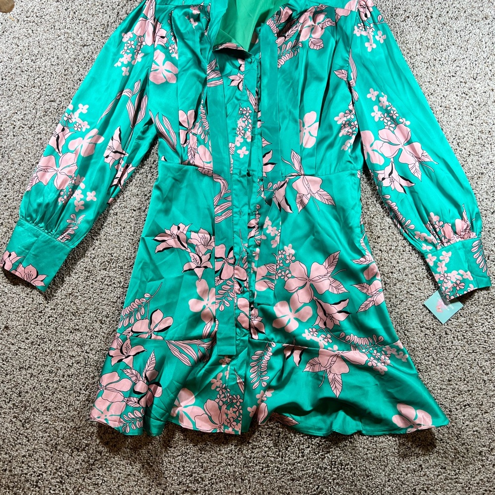 NWT Emerald Green & Pink Floral Satin Tie-Neck Mini Dress – Size Medium